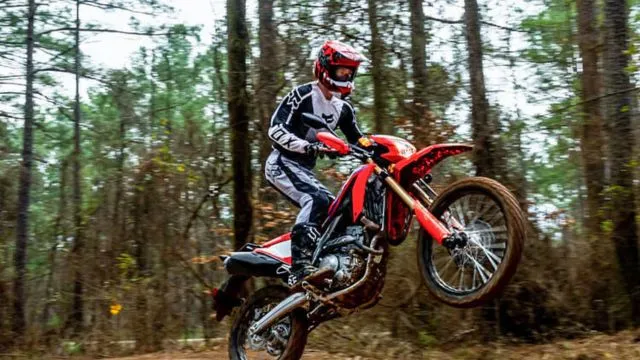 Honda CRF300 और CRF300L Rally Bikes लॉन्ग जंप की है माहिर 3